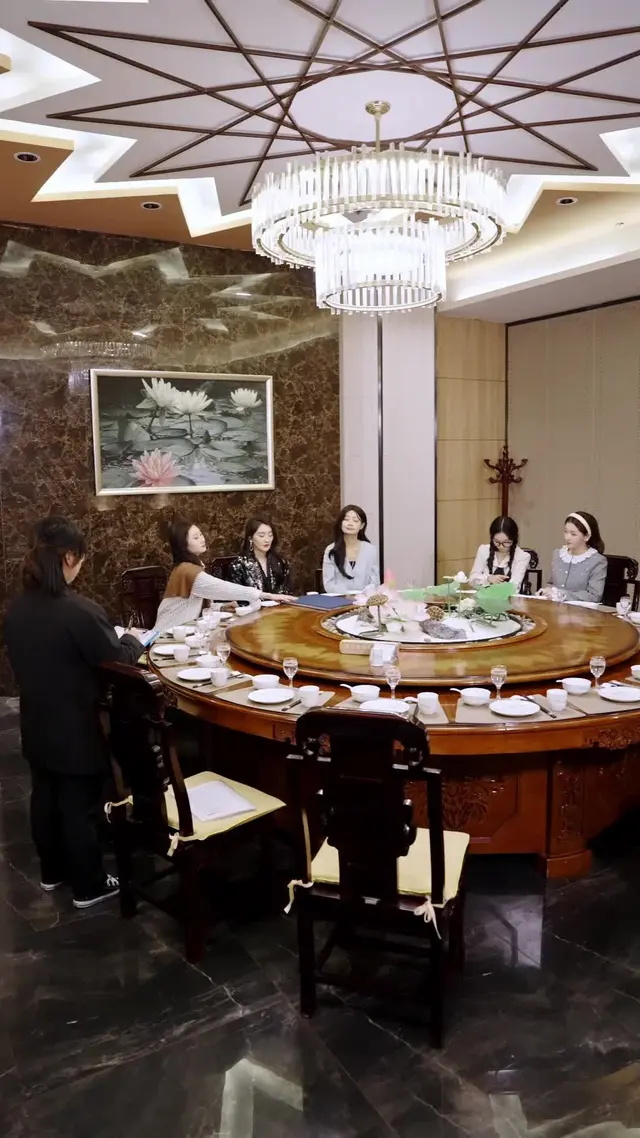 Episódio 15 de A Esposa da Estrela Trabalha Aqui