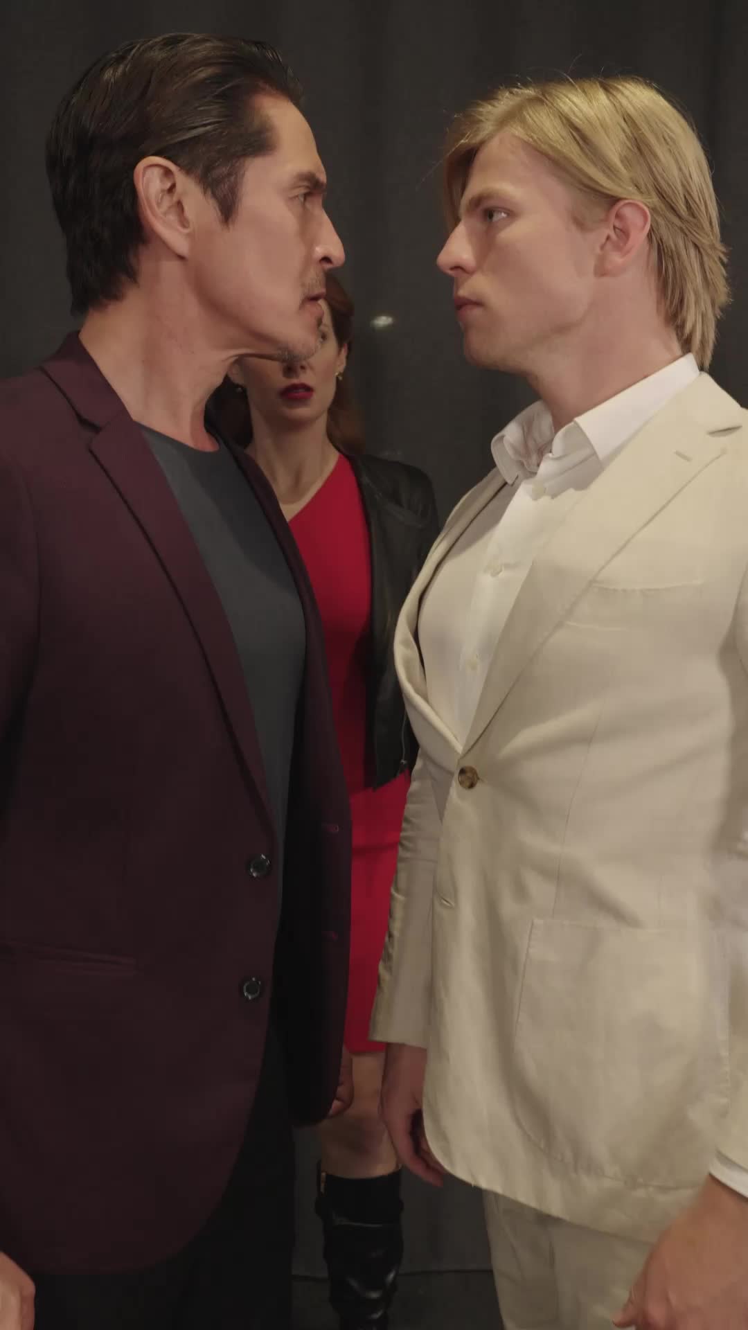 Episódio 13 de A rainha divorciada volta aos holofotes