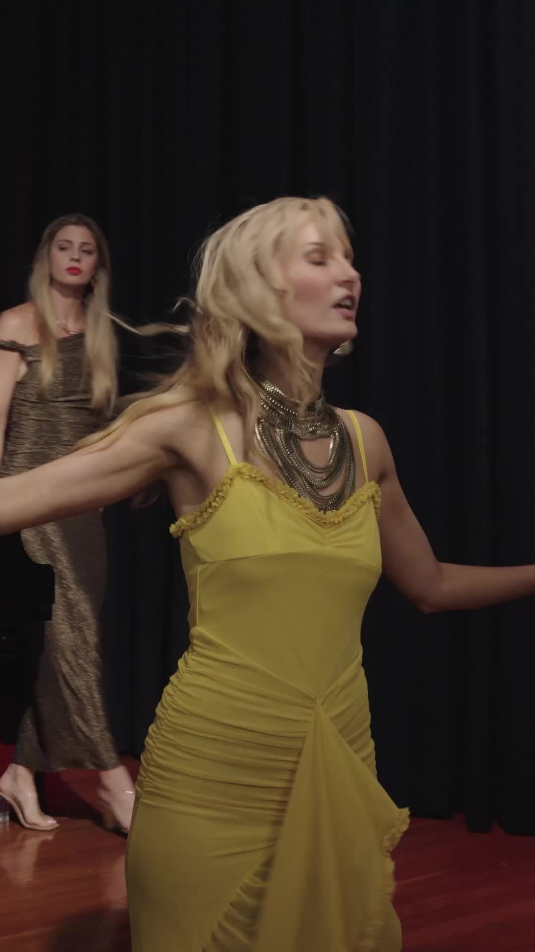 Episódio 29 de A rainha divorciada volta aos holofotes
