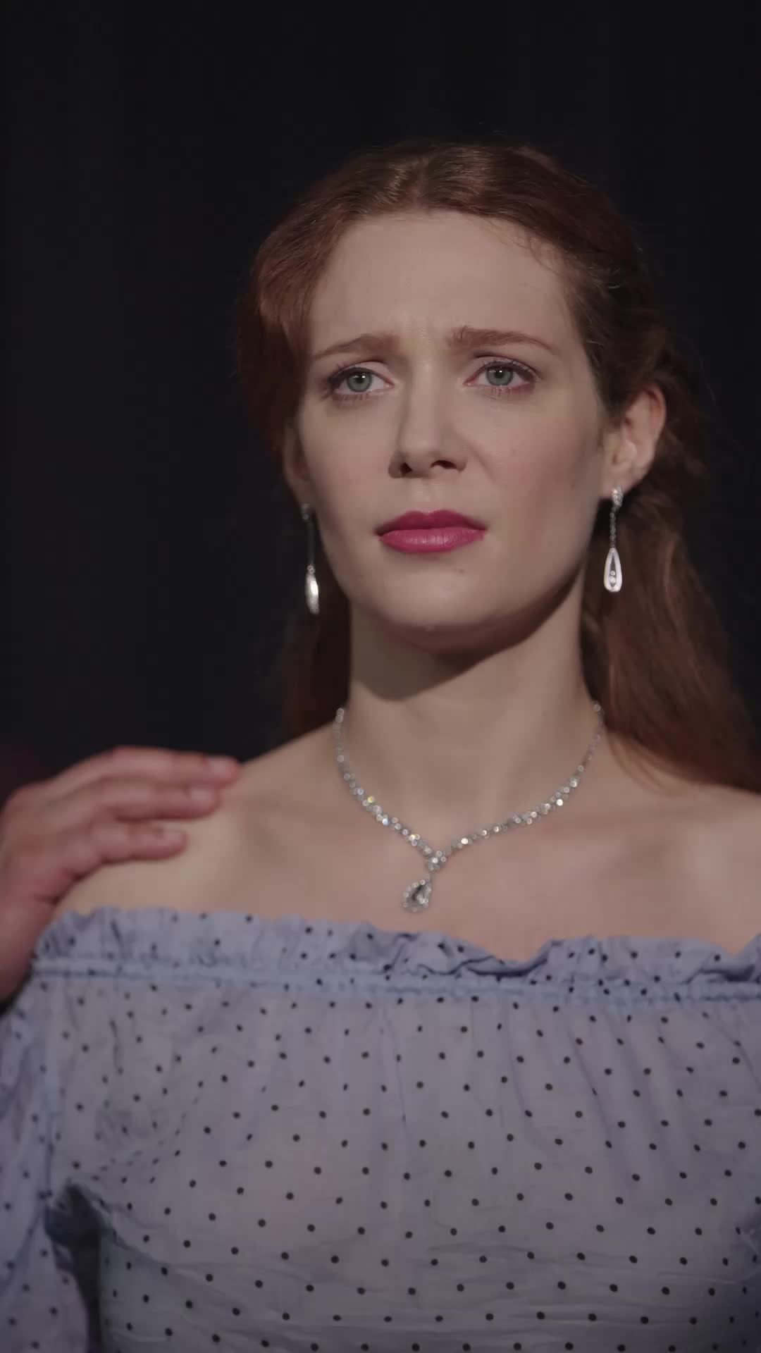 Episódio 33 de A rainha divorciada volta aos holofotes