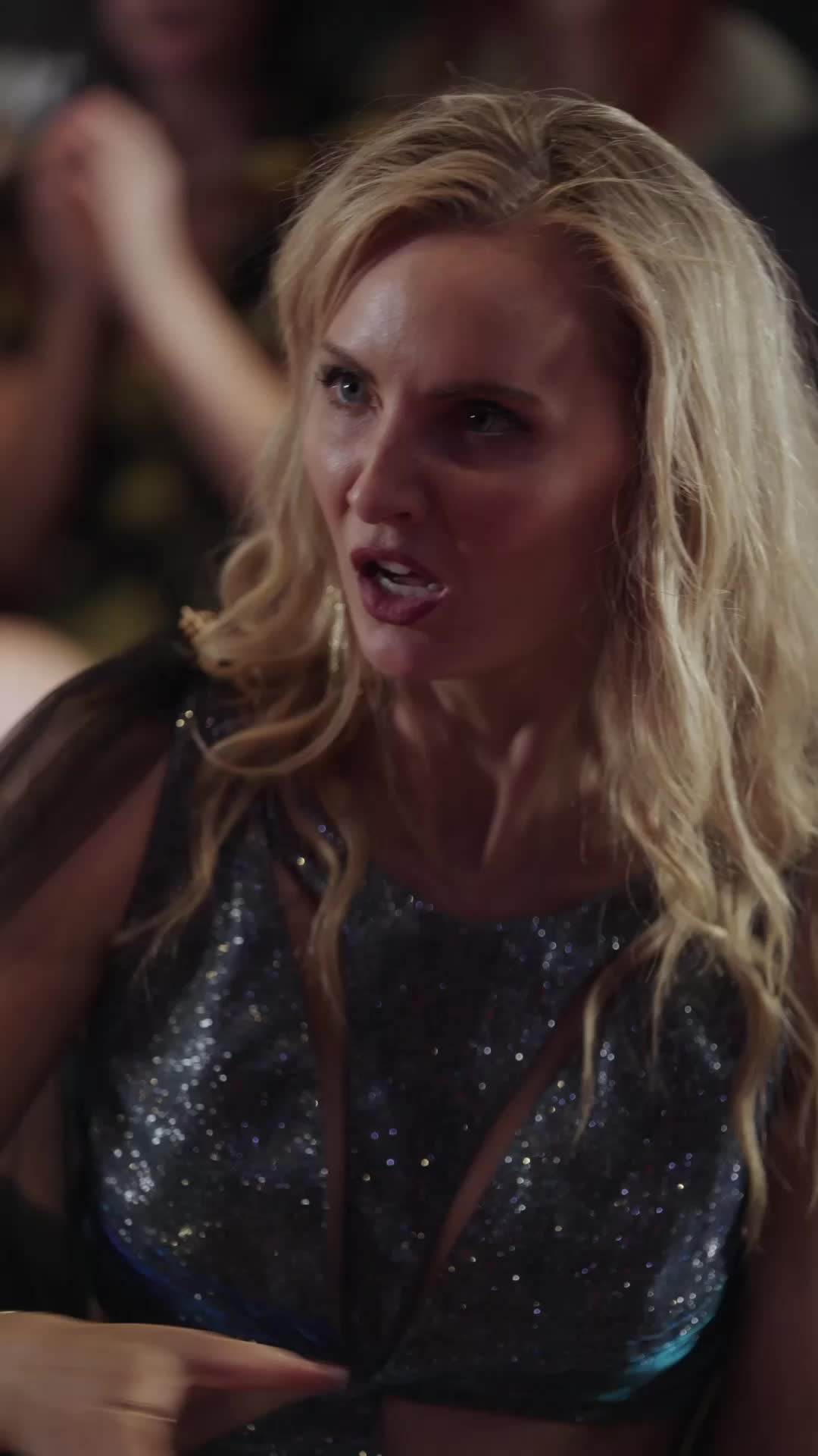 Episódio 48 de A rainha divorciada volta aos holofotes