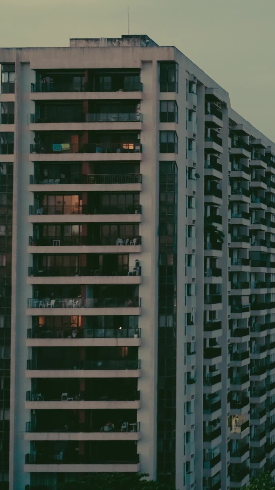 Episódio 54 de A Vida Dupla Da Herdeira Bilionária