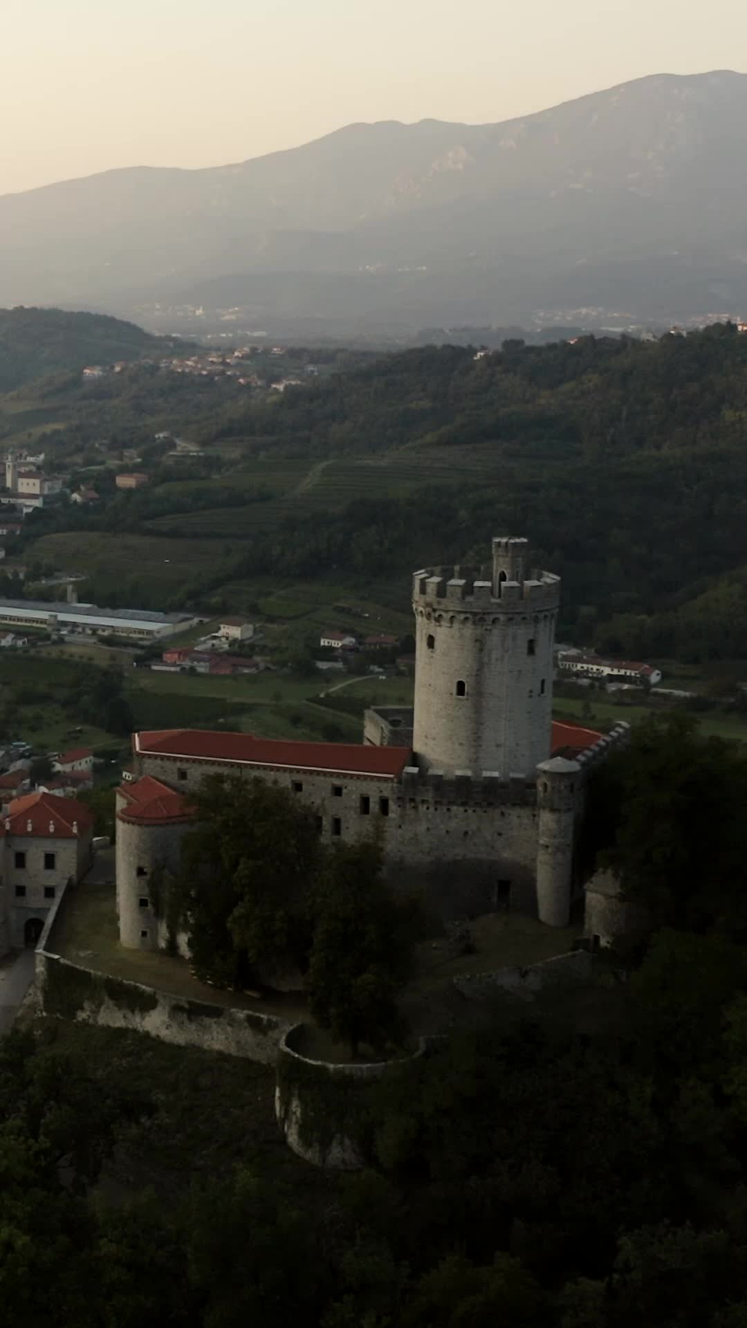 Episódio 13 de Destinada ao Alfa Proibido