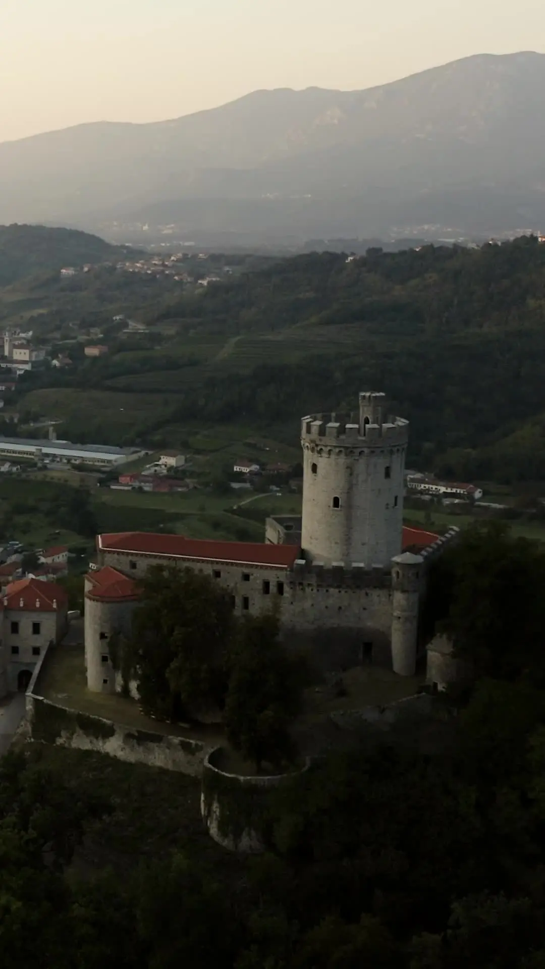 Episódio 13 de Destinada ao Alfa Proibido