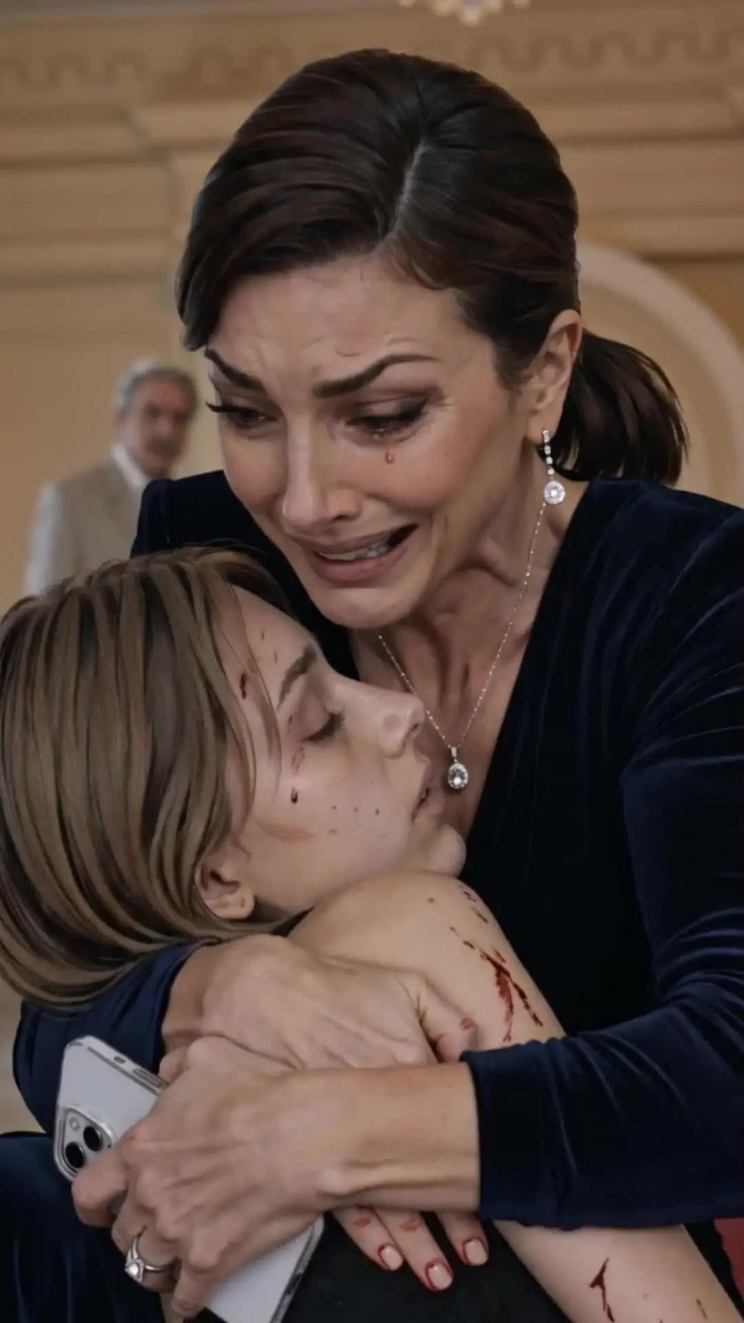 Episódio 20 de Filhas Trocadas, Império Roubado