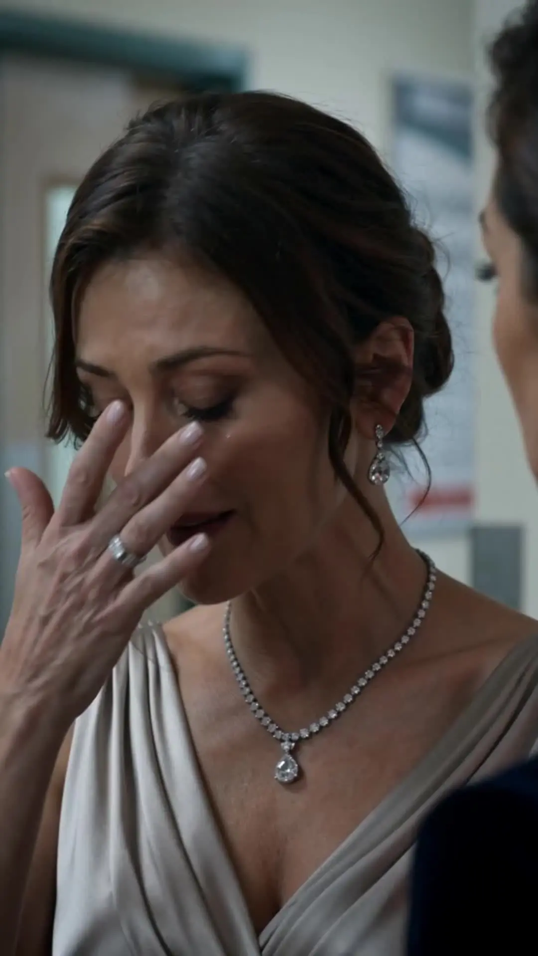 Episódio 24 de Filhas Trocadas, Império Roubado