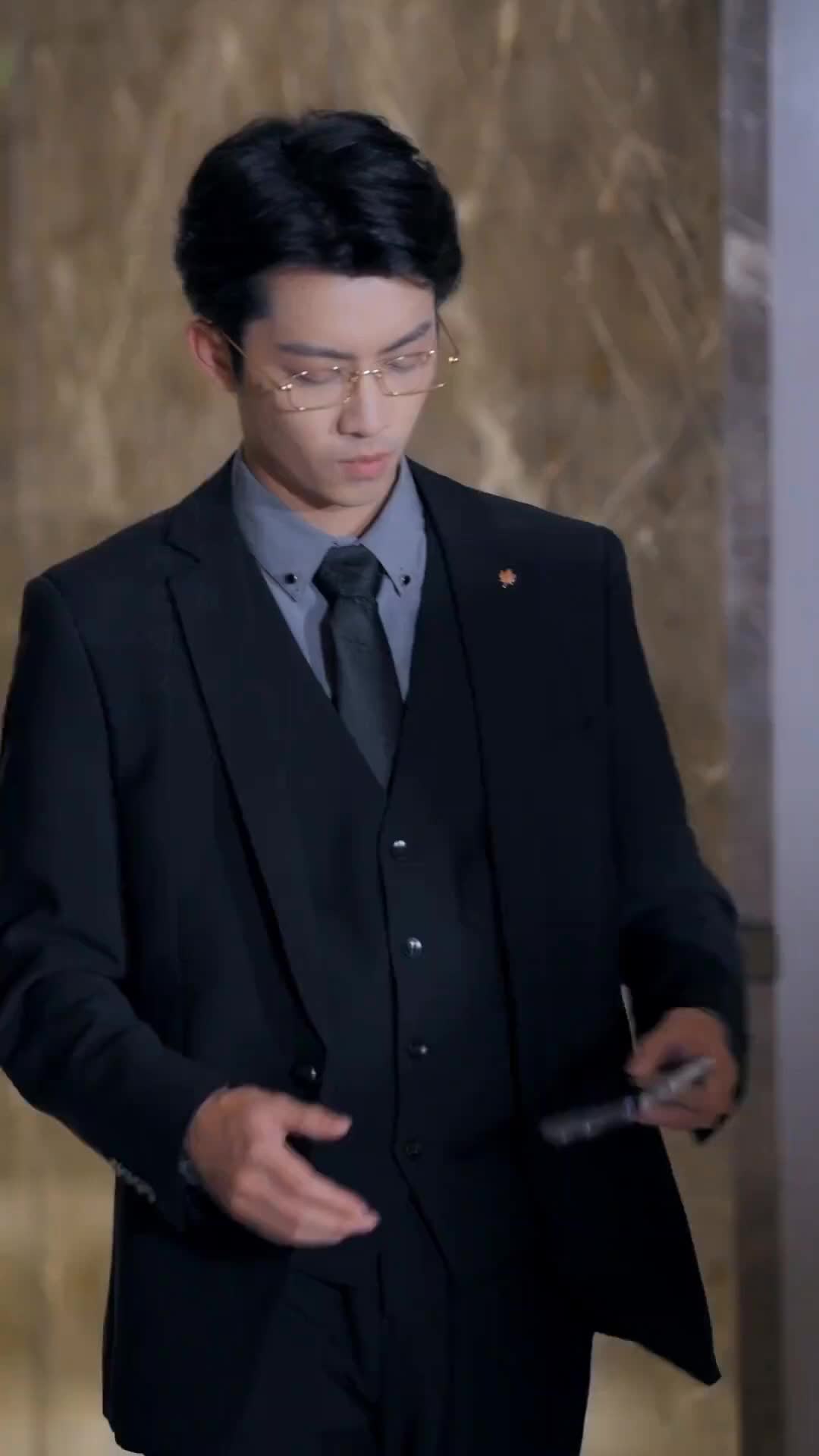 Episódio 1 de Meu Amor Virtual, Meu CEO