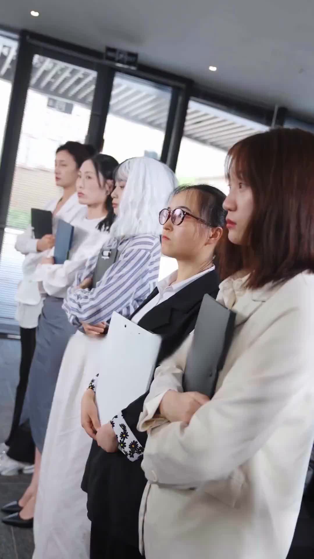 Episódio 6 de Minha Melhor Amiga Quer o CEO da Minha Aventura de Uma Noite