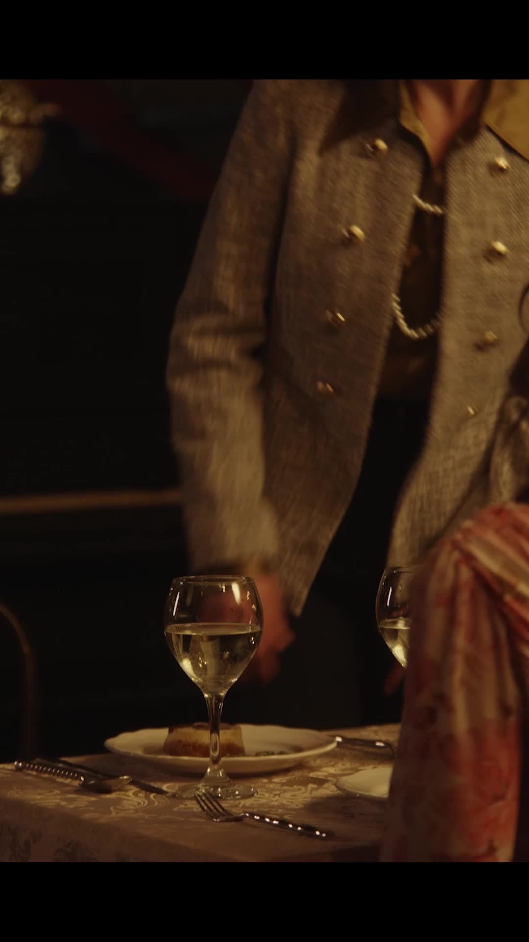 Episódio 35 de Nunca se divorcie de uma herdeira bilionária secreta