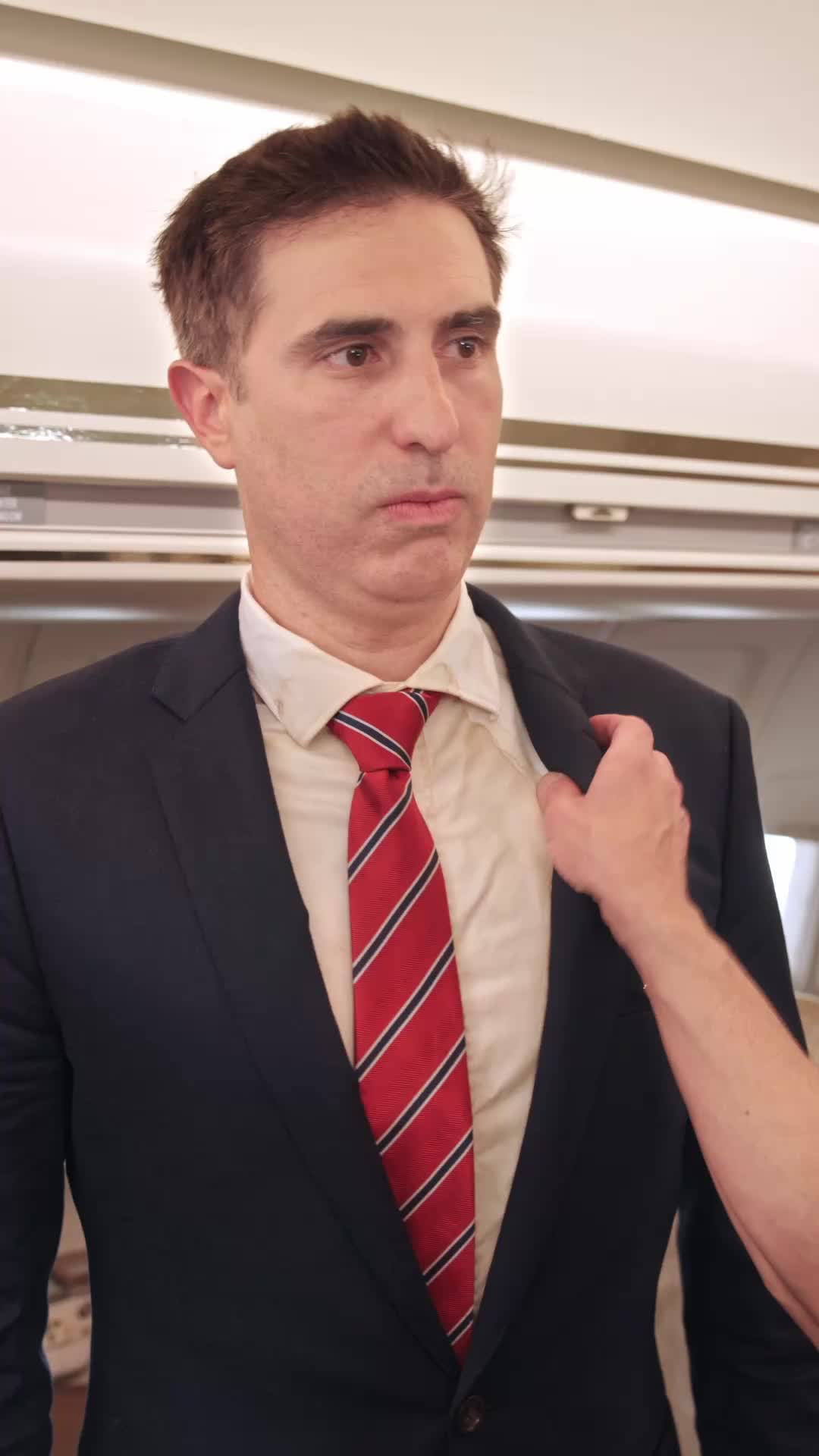 Episódio 10 de O Bilionário Escondido na Primeira Classe