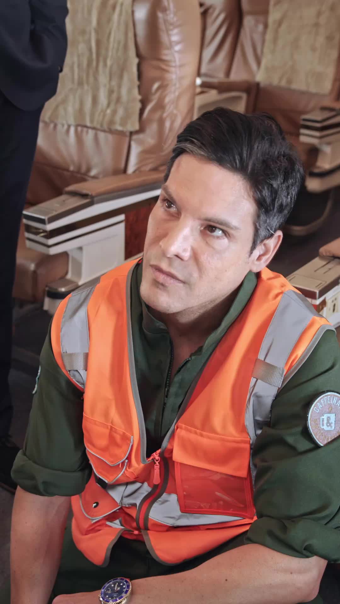 Episódio 7 de O Bilionário Escondido na Primeira Classe