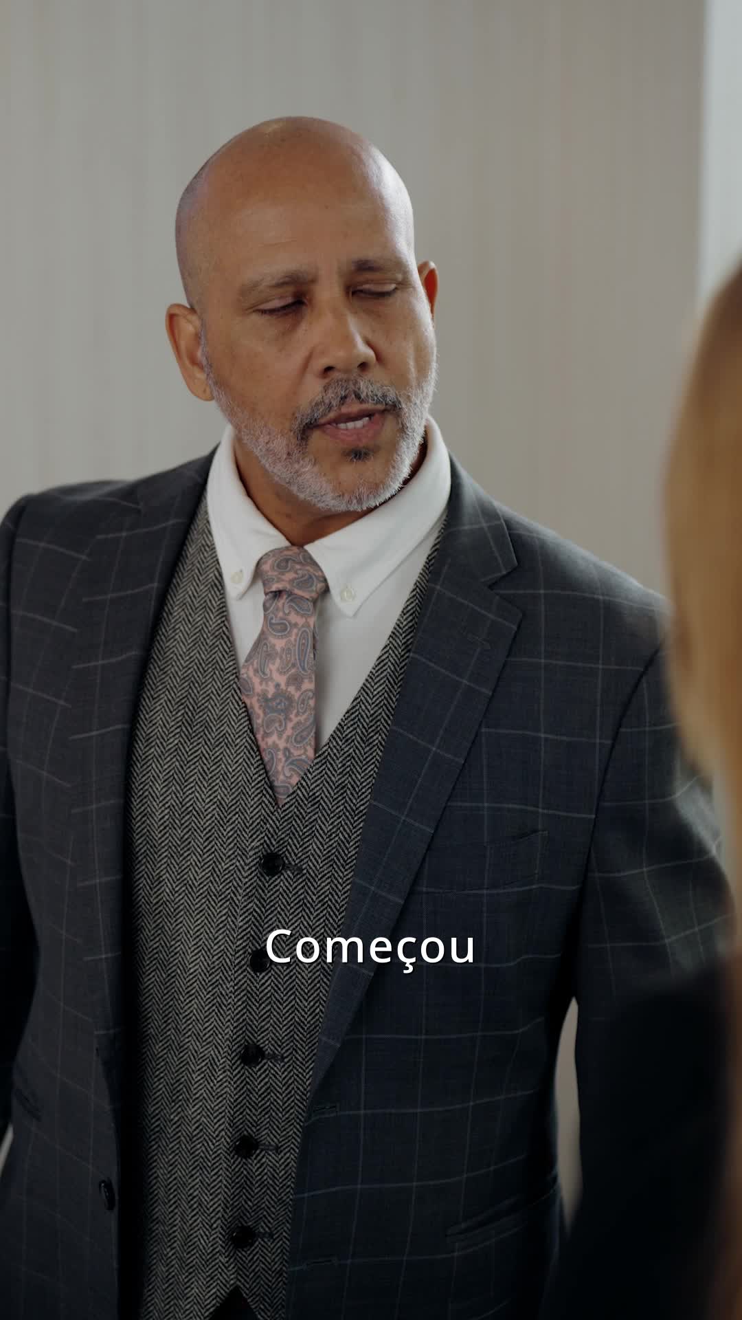 Episódio 12 de Resistir ao Sr. Lloyd: Romance Idade-gap