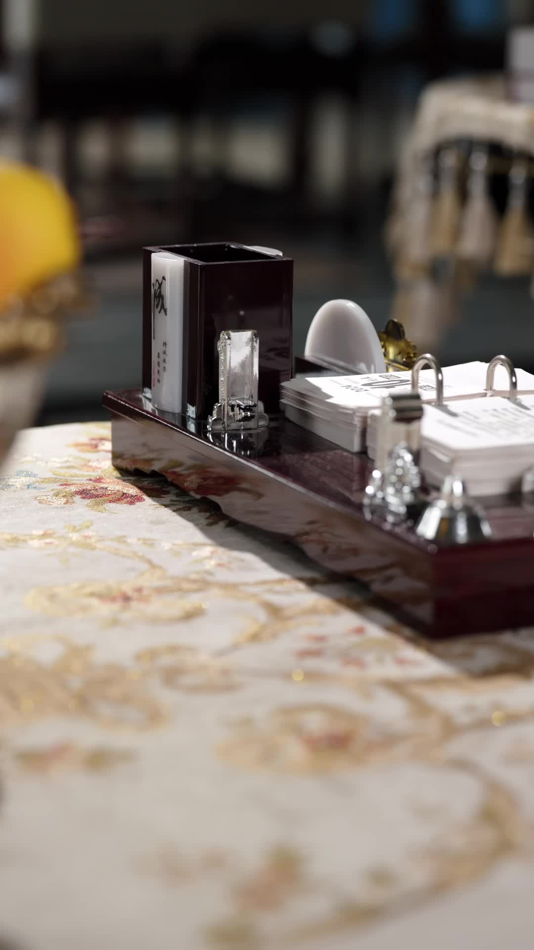 Episódio 1 de Três Filhas Prestando Homenagem