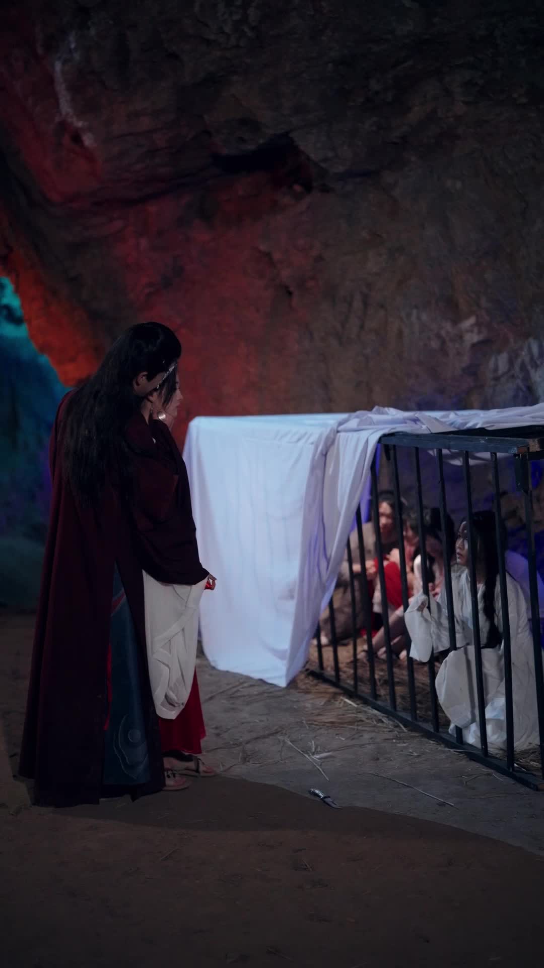 Episódio 25 de Vingança Carmesim: as Noivas Desaparecidas