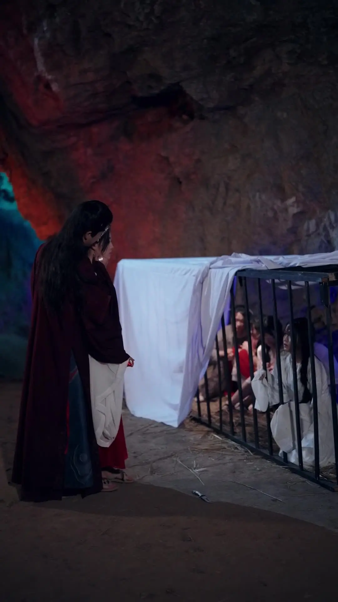 Episódio 25 de Vingança Carmesim: as Noivas Desaparecidas